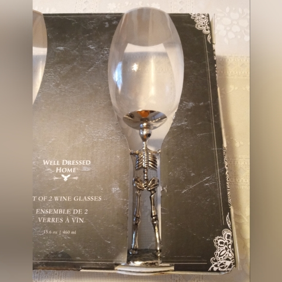 🆕 Well Dressed Home Set of 2 Wine Glasses, Halloween Skeleton Hand Wine Glasses - Picture 7 of 12